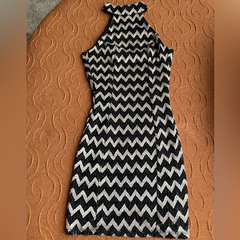 Foreign Exchange Zigzag Dress Size Small